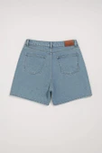 Kadın Yüksek Bel Rahat Kesim Jean Şort thumbnail 3