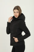 Kadın Siyah Kapüşonlu Cepli Rahat Termal Kontrast Şişme Mont thumbnail 4