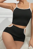 Kadın Siyah Beyaz Şortlu Cut-Out Detaylı Gecelik Takımı thumbnail 3