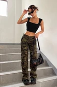 Kadın Siyah Kare Yaka Kalınlaşan Omuz Detaylı Crop Top Bluz thumbnail 8