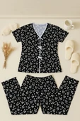 Kadın Siyah Beyaz Kalp Desenli Fiyonklu Kısa Kollu Pijama Takımı - Rahat, Şık ve 4 Mevsim Kullanım thumbnail 5