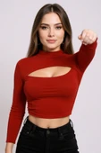 Kadın Kırmızı Göğüs Dekolteli Uzun Kollu Cut Out Crop Top Bluz - Şık, Rahat ve Kolay Kombinlenebilir thumbnail 1