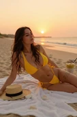 Kadın Sarı Yandan Bağlamalı Tangalı Üçgen Bikini Mayo Takımı thumbnail 2
