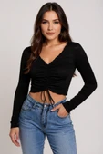 Kadın Siyah Uzun Kollu Büzdürme Bağcık Detaylı Crop Top Bluz - Şık, Rahat ve Kolay Kombinlenebilir thumbnail 1