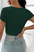 Kadın Yeşil Yarım Kol Düz Yaka Crop Top Bluz - Şık, Rahat ve Kolay Kombinlenebilir thumbnail 3