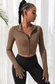 Kadın Kahverengi Uzun Kol Fermuarlı Parmak Geçme Detaylı Dik Yaka Crop Top Bluz thumbnail 4