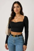 Kadın Siyah Uzun Kol Göğüs Dekolteli Şık Crop Top Bluz - Şık, Rahat ve Kolay Kombinlenebilir thumbnail 1