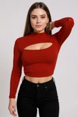 Kadın Kırmızı Göğüs Dekolteli Uzun Kollu Cut Out Crop Top Bluz - Şık, Rahat ve Kolay Kombinlenebilir thumbnail 2