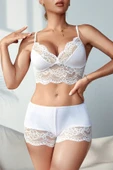 Kadın Beyaz Kaşkorse ve Dantel Detaylı Şortlu Gecelik Takım - Modern, Konforlu thumbnail 1