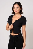 Kadın Siyah Çift Fermuarlı Yarım Kol Crop Top Bluz - Şık, Rahat ve Kolay Kombinlenebilir thumbnail 5