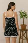 Kadın Siyah Kalp Desenli Askılı Şortlu Dantelli Pijama Takımı thumbnail 6
