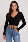 Kadın Siyah Uzun Kollu Büzdürme Bağcık Detaylı Crop Top Bluz - Şık, Rahat ve Kolay Kombinlenebilir thumbnail 6