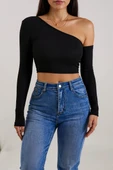 Kadın Siyah Tek Omuz Detaylı Uzun Kol Crop Top Bluz - Şık, Rahat ve Kolay Kombinlenebilir thumbnail 8
