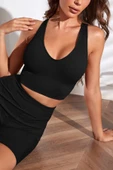 Kadın Siyah Derin Göğüs Dekolteli Şık Crop Top Bluz - Şık, Rahat ve Kolay Kombinlenebilir thumbnail 3