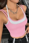 Kadın Pembe Beyaz Çift Renk Çapraz Askılı Crop Top Bluz - Şık, Rahat ve Kolay Kombinlenebilir thumbnail 2