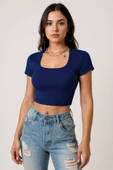 Kadın Lacivert Yarım Kol Düz Yaka Crop Top Bluz - Şık, Rahat ve Kolay Kombinlenebilir thumbnail 1