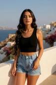 Kadın Siyah Kare Yaka Crop Top Bluz - Şık, Rahat ve Kolay Kombinlenebilir thumbnail 1