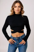 Kadın Siyah Çapraz Bel Detaylı Dik Yaka Uzun Kol Crop Top Bluz - Şık, Rahat ve Kolay Kombinlenebilir thumbnail 7