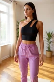 Kadın Siyah Tek Omuz Cut Out Detaylı Crop Top Bluz - Şık, Rahat ve Kolay Kombinlenebilir thumbnail 4