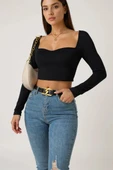 Kadın Siyah Uzun Kol Göğüs Dekolteli Şık Crop Top Bluz - Şık, Rahat ve Kolay Kombinlenebilir thumbnail 2