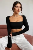 Kadın Siyah Uzun Kol Göğüs ve Sırt Dekolteli Crop Top Bluz - Şık, Rahat ve Kolay Kombinlenebilir thumbnail 1