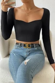 Kadın Siyah Uzun Kol Göğüs Dekolteli Şık Crop Top Bluz - Şık, Rahat ve Kolay Kombinlenebilir thumbnail 4