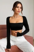 Kadın Siyah Uzun Kol Göğüs ve Sırt Dekolteli Crop Top Bluz - Şık, Rahat ve Kolay Kombinlenebilir thumbnail 8