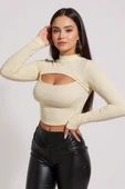 Kadın Ekru Göğüs Dekolteli Uzun Kollu Cut Out Crop Top Bluz - Şık, Rahat ve Kolay Kombinlenebilir thumbnail 1