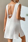 Kadın Beyaz Sırt Detaylı Yırtmaçlı Plaj Elbisesi Pareo - Şık, Rahat ve 4 Mevsim Kullanıma Uygun thumbnail 5