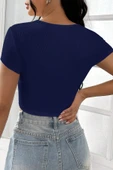Kadın Lacivert Yarım Kol Düz Yaka Crop Top Bluz - Şık, Rahat ve Kolay Kombinlenebilir thumbnail 4