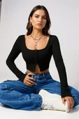 Kadın Siyah Uzun Kollu Agraflı Göğüs ve Göbek Dekolteli Crop Top Bluz thumbnail 3