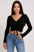 Kadın Siyah Uzun Kollu Büzdürme Bağcık Detaylı Crop Top Bluz - Şık, Rahat ve Kolay Kombinlenebilir thumbnail 2