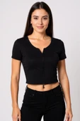 Kadın Siyah Çift Fermuarlı Yarım Kol Crop Top Bluz - Şık, Rahat ve Kolay Kombinlenebilir thumbnail 6
