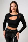 Kadın Siyah Göğüs Dekolteli Çapraz Askılı Uzun Kollu Crop Top Bluz thumbnail 2