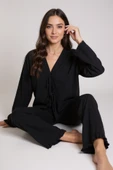 Kadın Siyah Önden Bağlamalı Kolu ve Paçası Fırfır Detaylı Uzun Kollu Pijama Takımı thumbnail 2