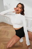 Kadın Beyaz Uzun Kol Fermuarlı Parmak Geçme Detaylı Dik Yaka Crop Top Bluz thumbnail 5