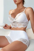 Kadın Beyaz Kaşkorse ve Dantel Detaylı Şortlu Gecelik Takım - Modern, Konforlu thumbnail 5