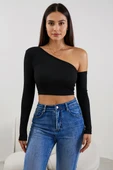 Kadın Siyah Tek Omuz Detaylı Uzun Kol Crop Top Bluz - Şık, Rahat ve Kolay Kombinlenebilir thumbnail 1