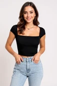 Kadın Siyah Kare Yaka Yarım Kol Göğüs Dekolteli Crop Top Bluz - Şık, Rahat ve Kolay Kombinlenebilir thumbnail 2