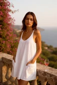 Kadın Beyaz Mini Cepli Tulum Plaj Elbisesi - Şık, Rahat ve 4 Mevsim Kullanıma Uygun thumbnail 1