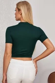 Kadın Yeşil Yarım Fermuarlı ve Kısa Kollu Crop Top Bluz - Şık, Rahat ve Kolay Kombinlenebilir thumbnail 4