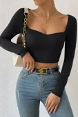 Kadın Siyah Uzun Kol Göğüs Dekolteli Şık Crop Top Bluz - Şık, Rahat ve Kolay Kombinlenebilir thumbnail 5