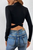 Kadın Siyah Çapraz Bel Detaylı Dik Yaka Uzun Kol Crop Top Bluz - Şık, Rahat ve Kolay Kombinlenebilir thumbnail 3
