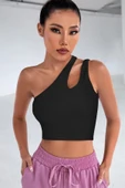 Kadın Siyah Tek Omuz Cut Out Detaylı Crop Top Bluz - Şık, Rahat ve Kolay Kombinlenebilir thumbnail 5