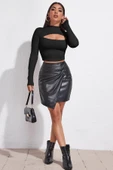 Kadın Siyah Göğüs Dekolteli Uzun Kollu Cut Out Crop Top Bluz - Şık, Rahat ve Kolay Kombinlenebilir thumbnail 5