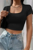 Kadın Siyah Yarım Kol Düz Yaka Crop Top Bluz - Şık, Rahat ve Kolay Kombinlenebilir thumbnail 6