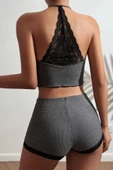 Kadın Gri Kaşkorse Sırt ve Bacak Kısmı Dantel Detaylı Şortlu Gecelik Takım thumbnail 6