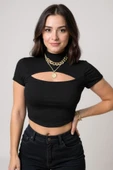 Kadın Siyah Göğüs Dekolteli Yarım Kollu Cut Out Crop Top Bluz - Şık, Rahat ve Kolay Kombinlenebilir thumbnail 1