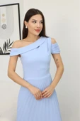 Tek Omuzlu Pilise Detaylı Asimetrik Elbise 2381-Bebe Mavisi thumbnail 5