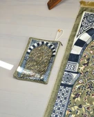 Pratik ve Taşınabilir İpek Dokulu Çantalı Seccade Ravza Desenli Fermuarlı thumbnail 2